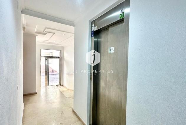 Z drugiej ręki - Mieszkanie w bloku -
Torrevieja - La Mata Pueblo