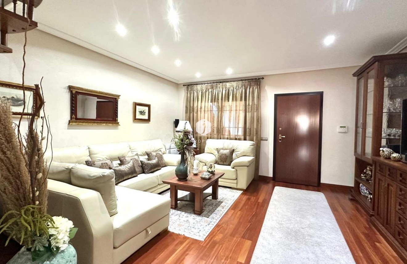 Resale - Chalet -
Torrevieja - La siesta