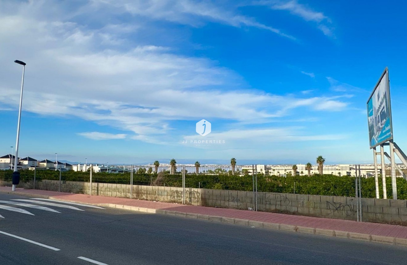 Resale - Chalet -
Torrevieja - La siesta