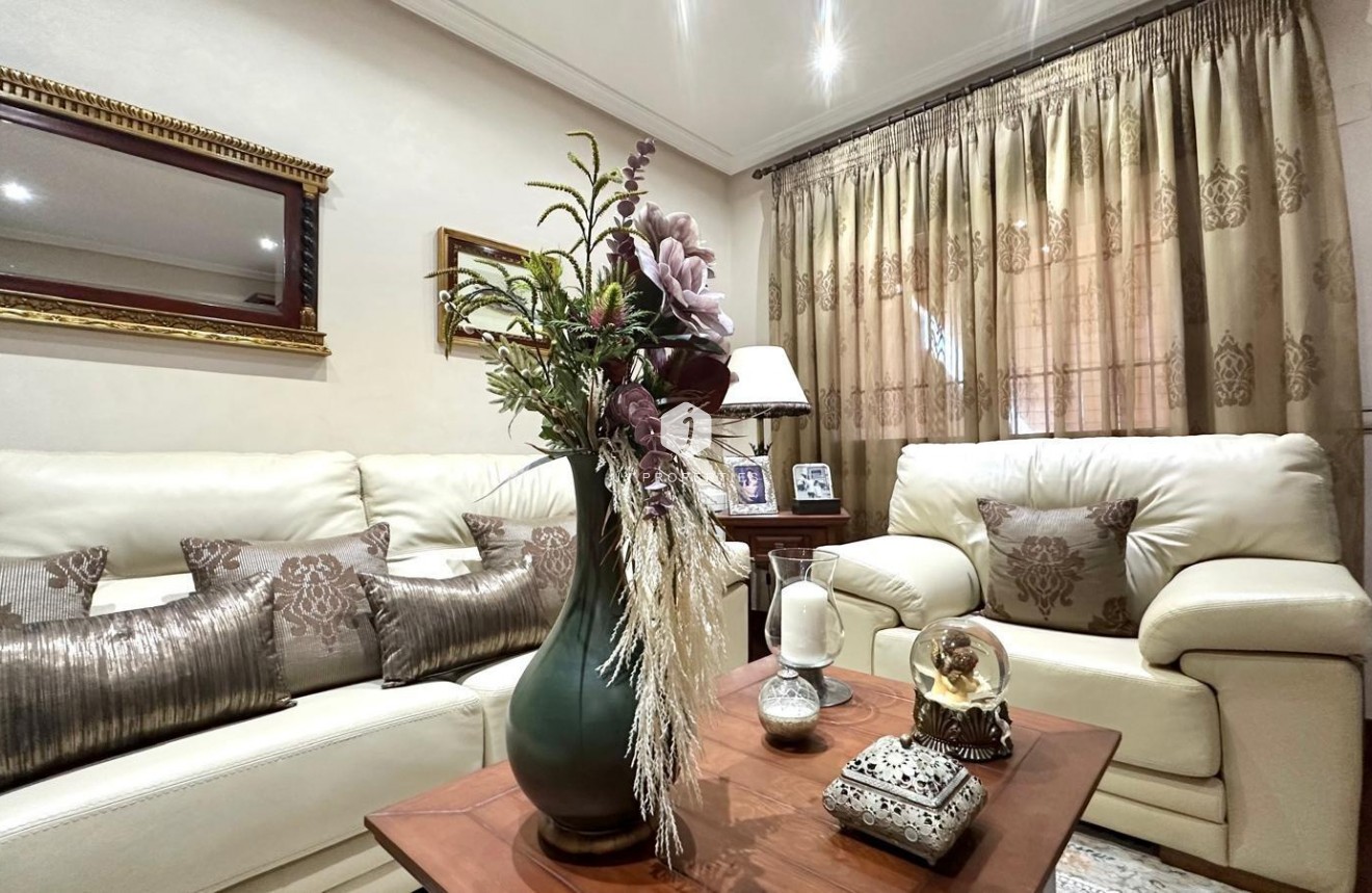 Resale - Chalet -
Torrevieja - La siesta