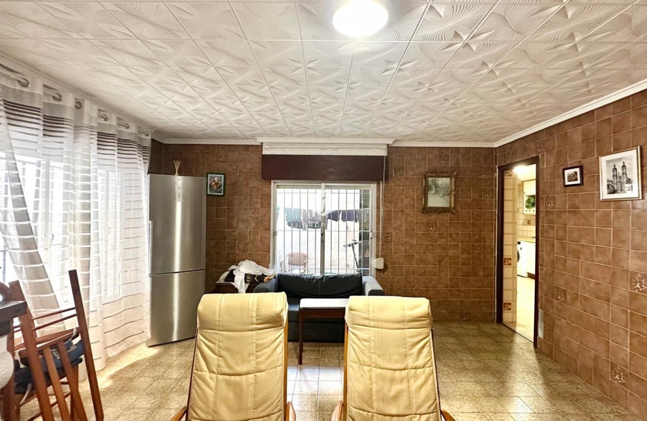 Resale - Chalet -
Torrevieja - Playa del Cura