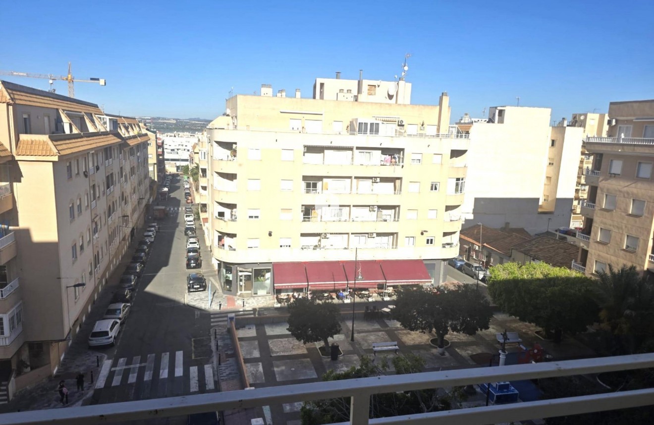 Z drugiej ręki - Mieszkanie w bloku -
Torrevieja - Centro