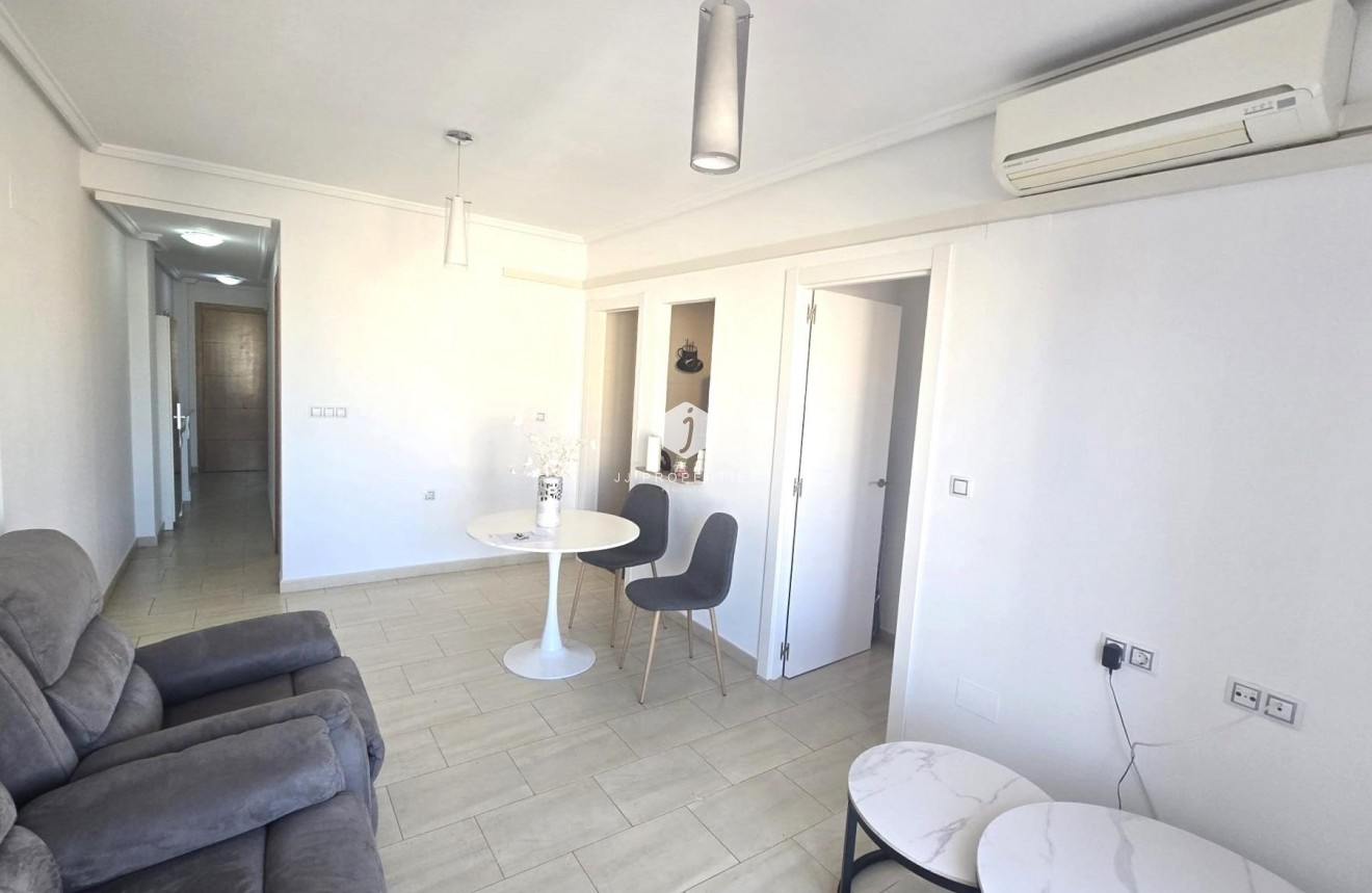 Z drugiej ręki - Mieszkanie w bloku -
Torrevieja - Centro