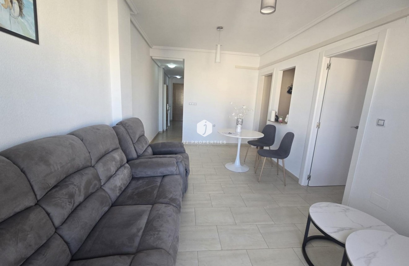 Z drugiej ręki - Mieszkanie w bloku -
Torrevieja - Centro