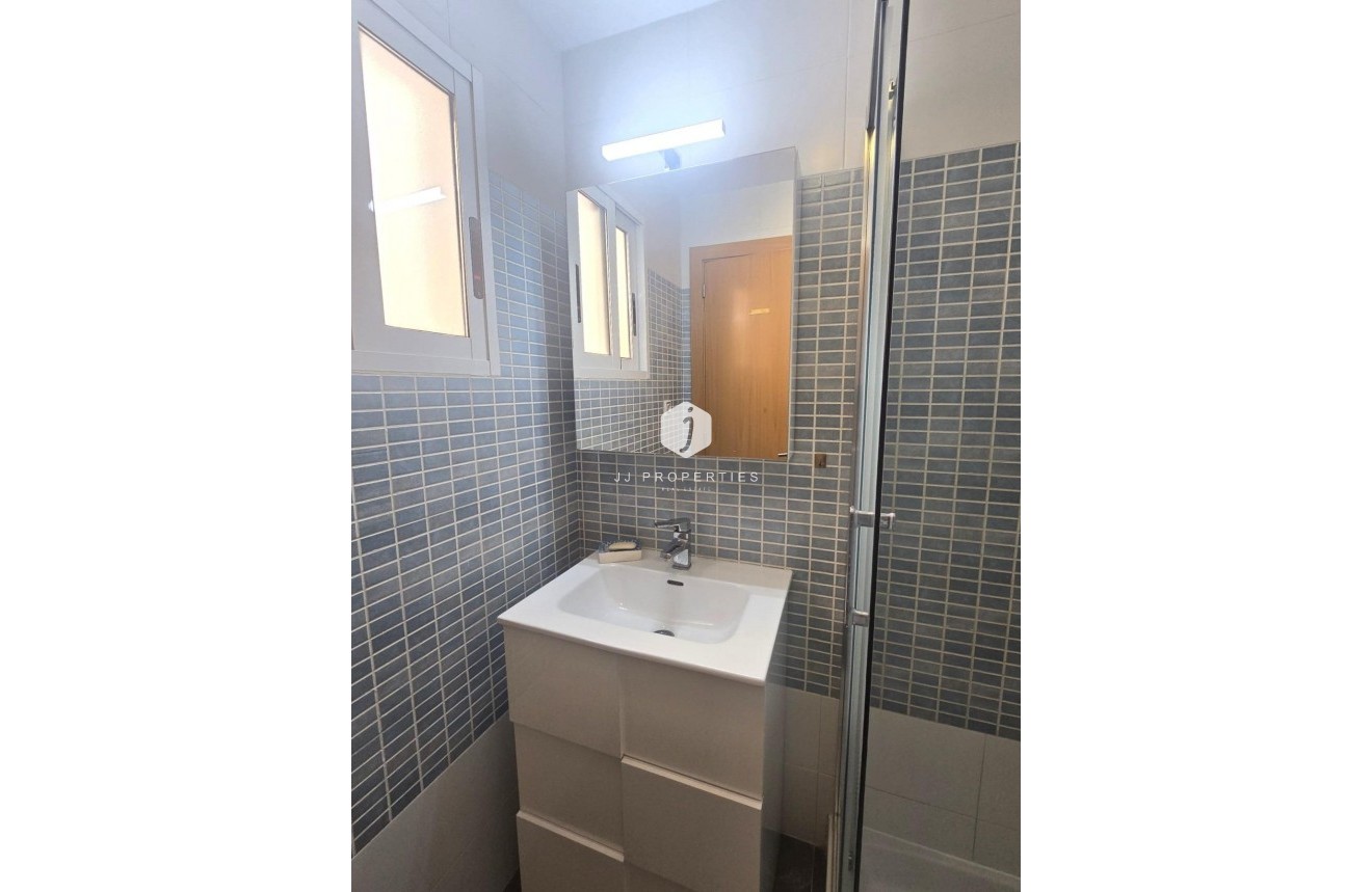 Z drugiej ręki - Mieszkanie w bloku -
Torrevieja - Centro