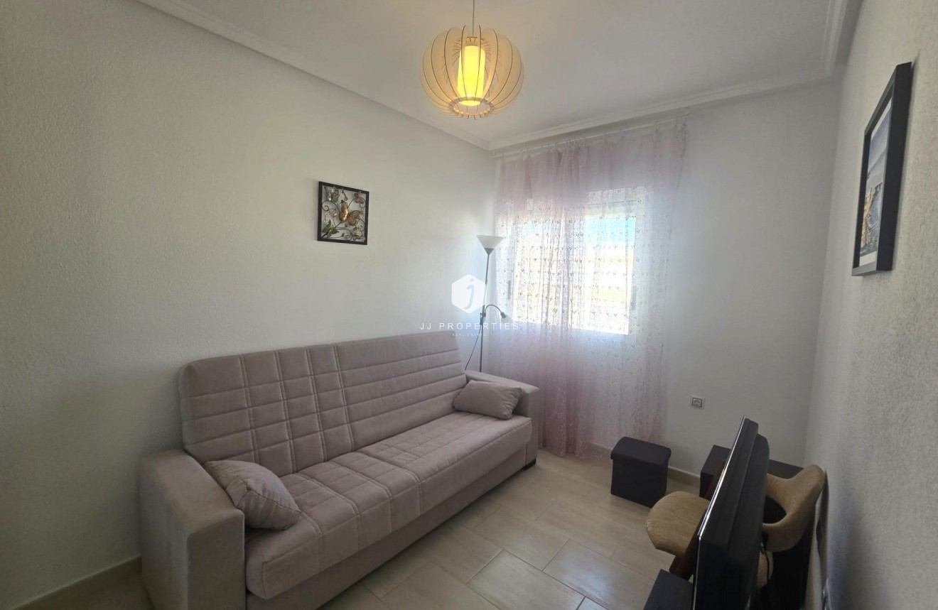 Z drugiej ręki - Mieszkanie w bloku -
Torrevieja - Centro