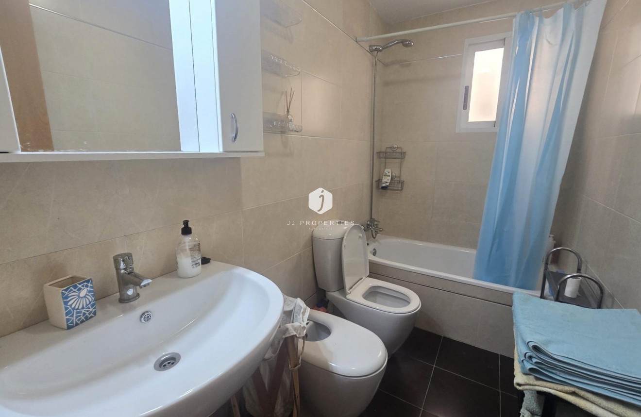 Z drugiej ręki - Mieszkanie w bloku -
Torrevieja - Centro