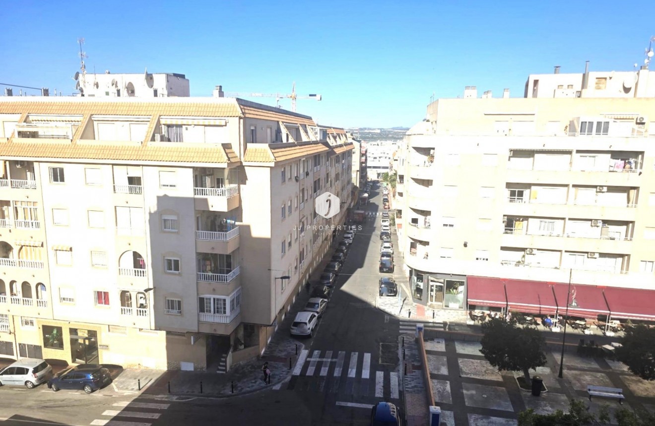 Z drugiej ręki - Mieszkanie w bloku -
Torrevieja - Centro