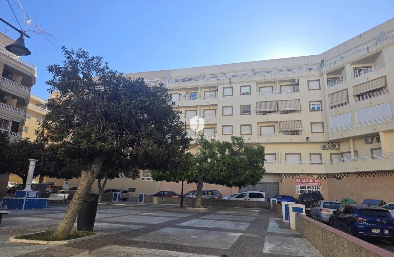 Z drugiej ręki - Mieszkanie w bloku -
Torrevieja - Centro