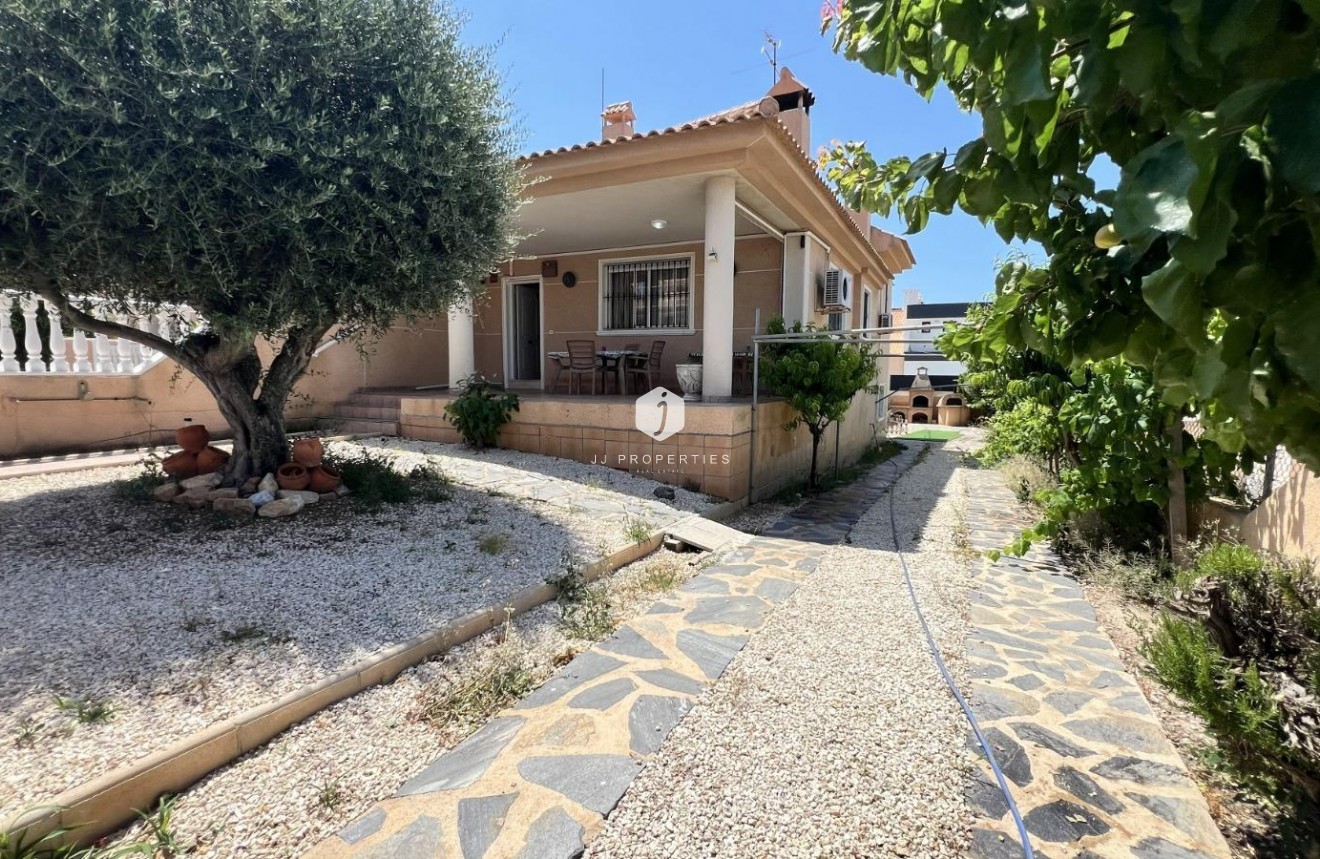 Aus zweiter Hand - Villa -
Torrevieja - aguas nuevas