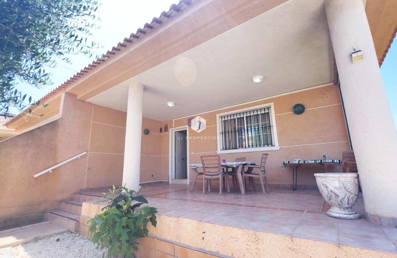 Aus zweiter Hand - Villa -
Torrevieja - aguas nuevas