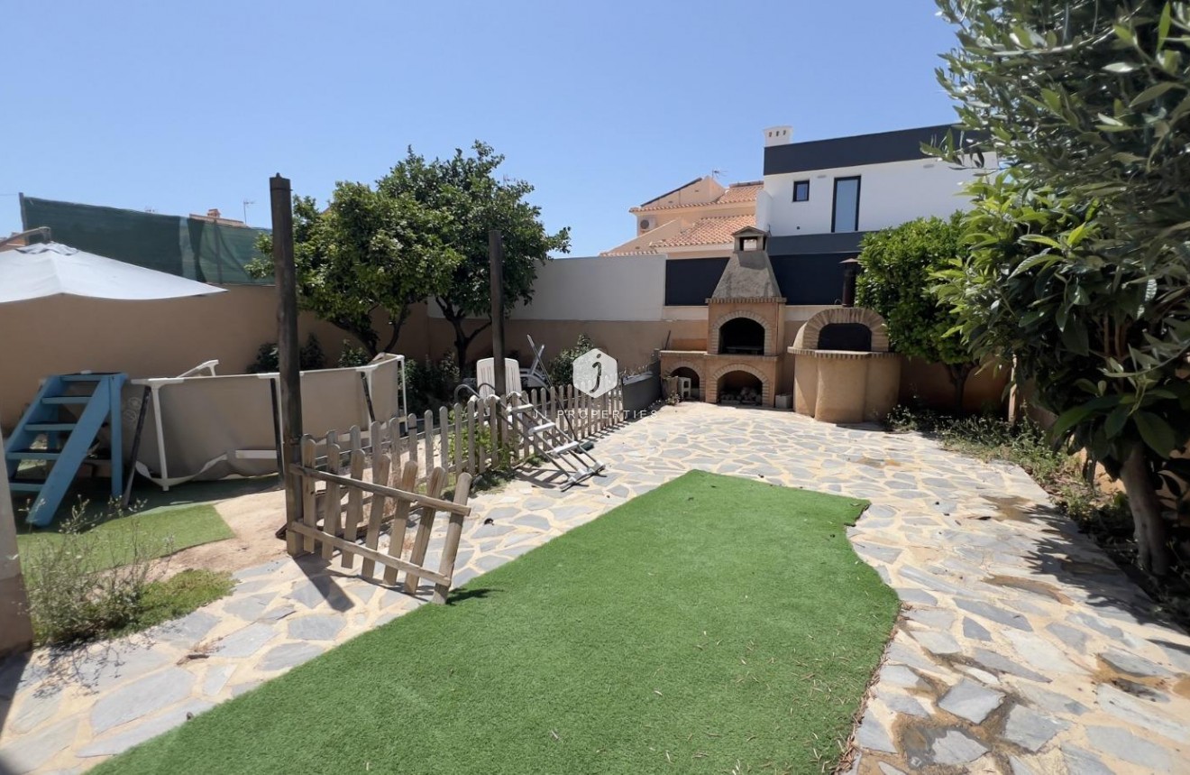 Aus zweiter Hand - Villa -
Torrevieja - aguas nuevas