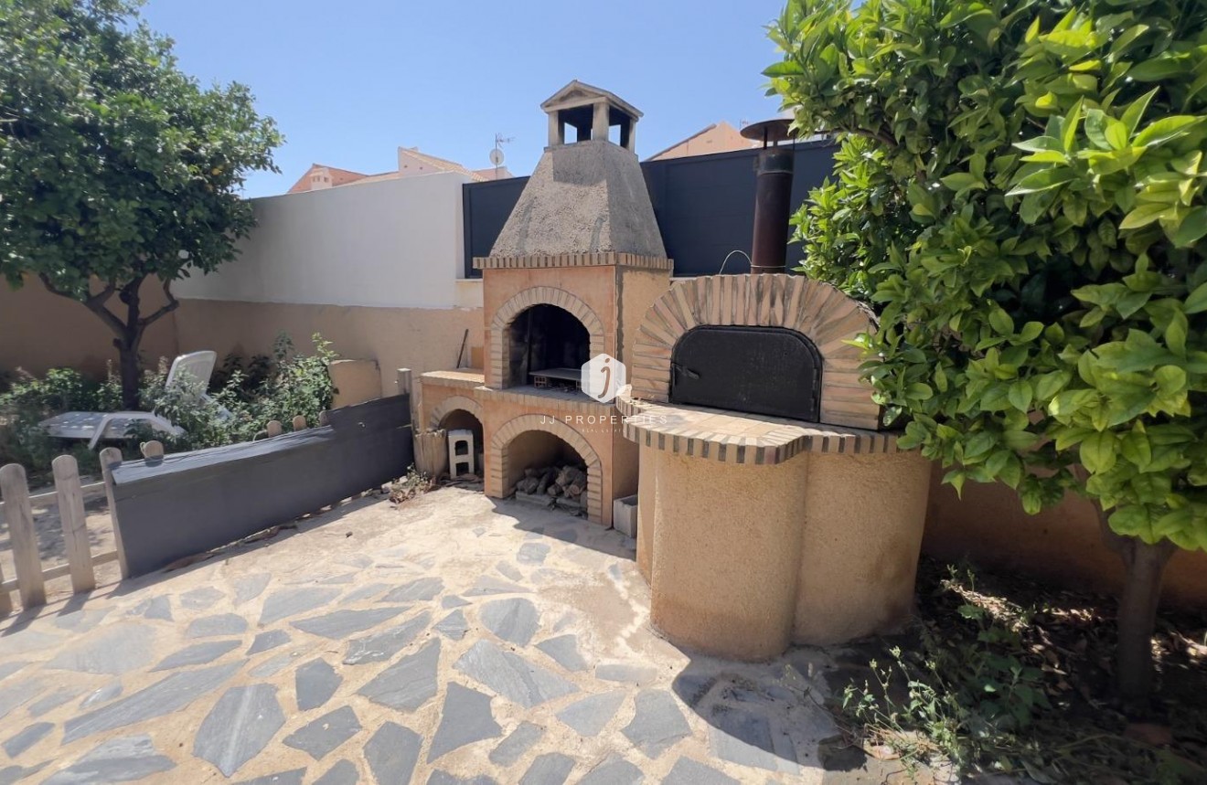 Aus zweiter Hand - Villa -
Torrevieja - aguas nuevas
