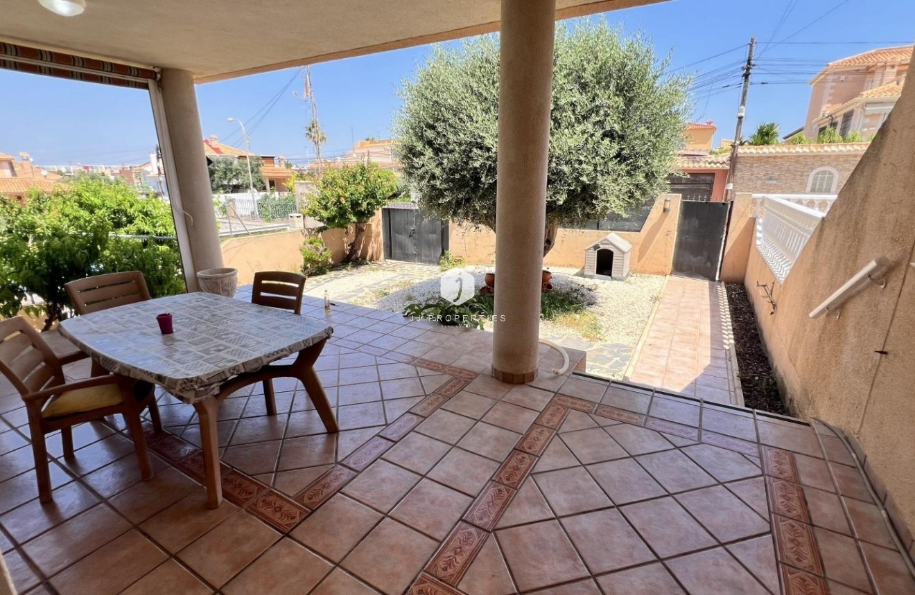 Aus zweiter Hand - Villa -
Torrevieja - aguas nuevas