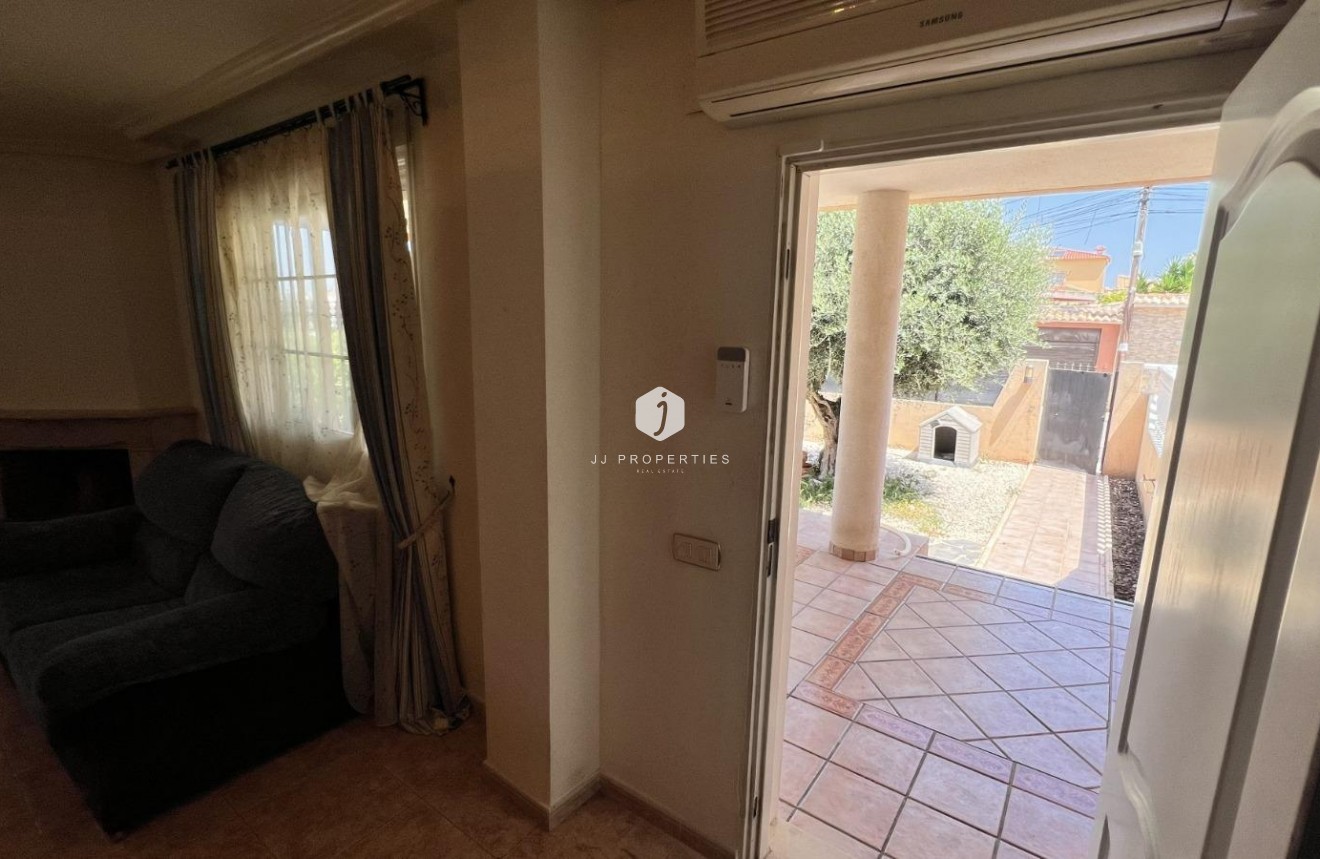 Aus zweiter Hand - Villa -
Torrevieja - aguas nuevas