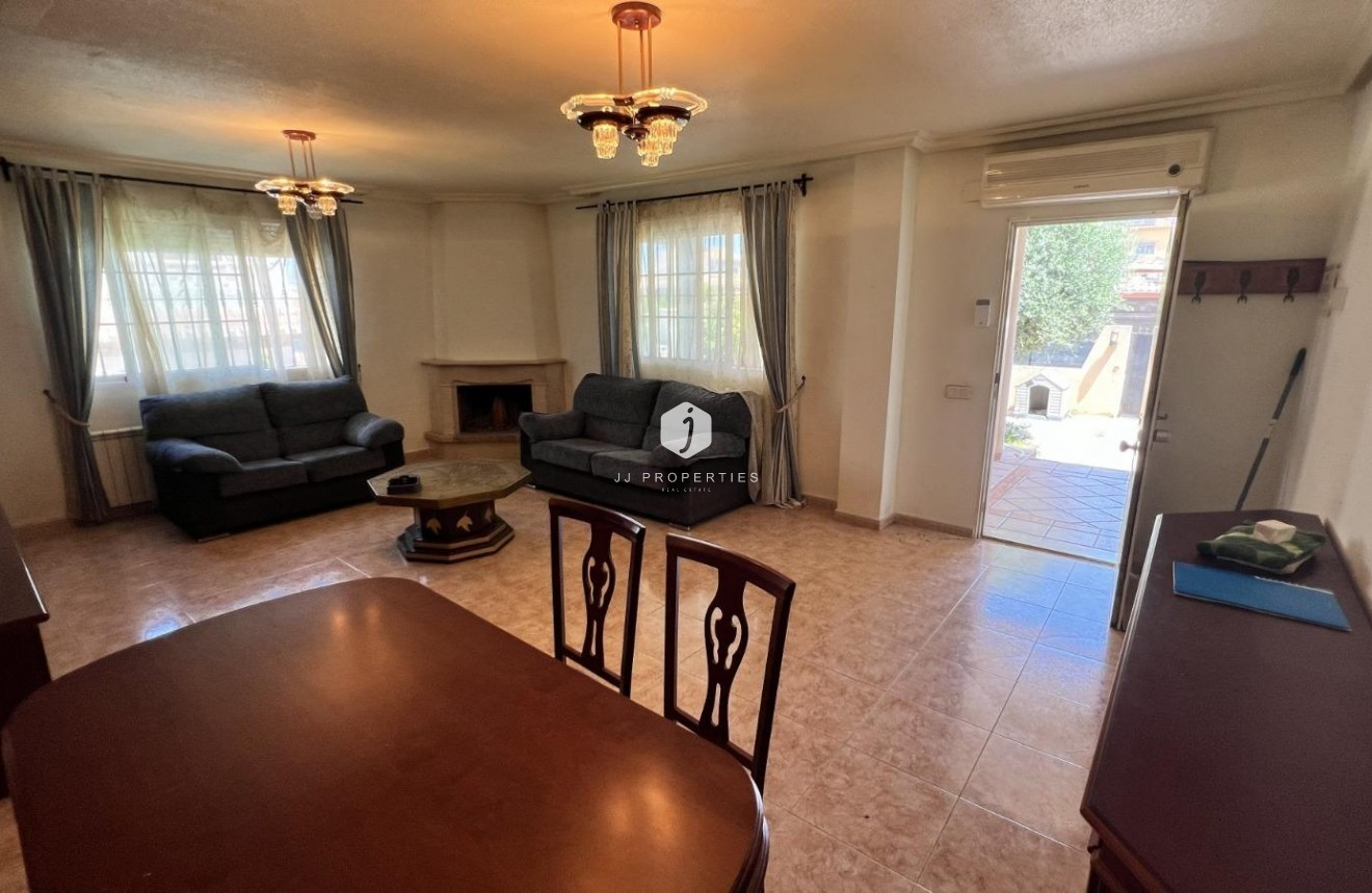 Aus zweiter Hand - Villa -
Torrevieja - aguas nuevas