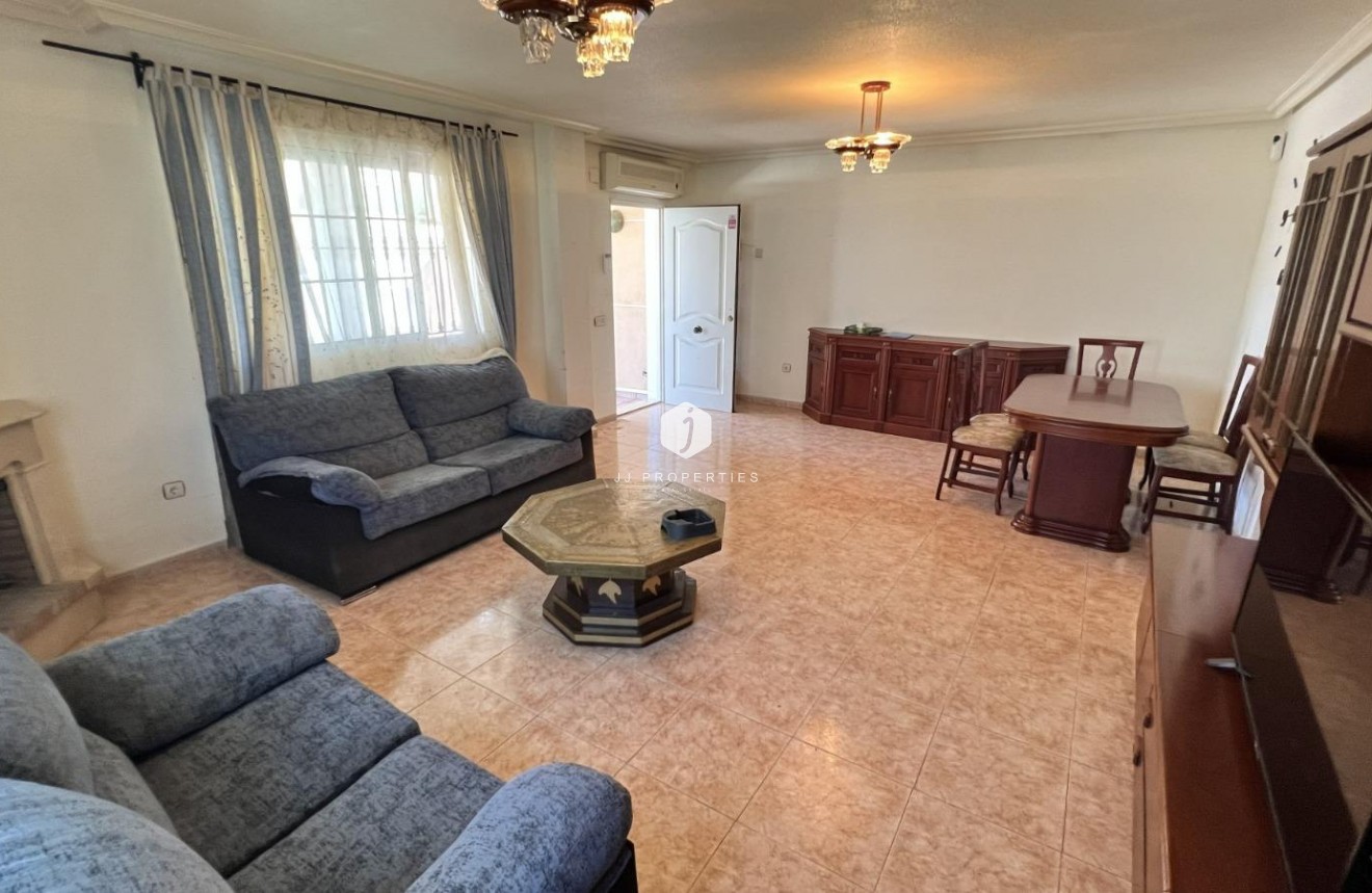 Aus zweiter Hand - Villa -
Torrevieja - aguas nuevas