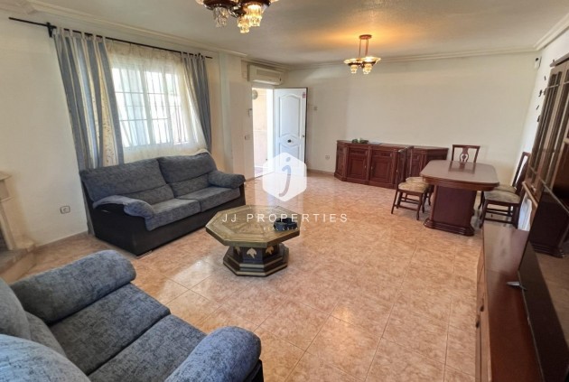Aus zweiter Hand - Villa -
Torrevieja - aguas nuevas