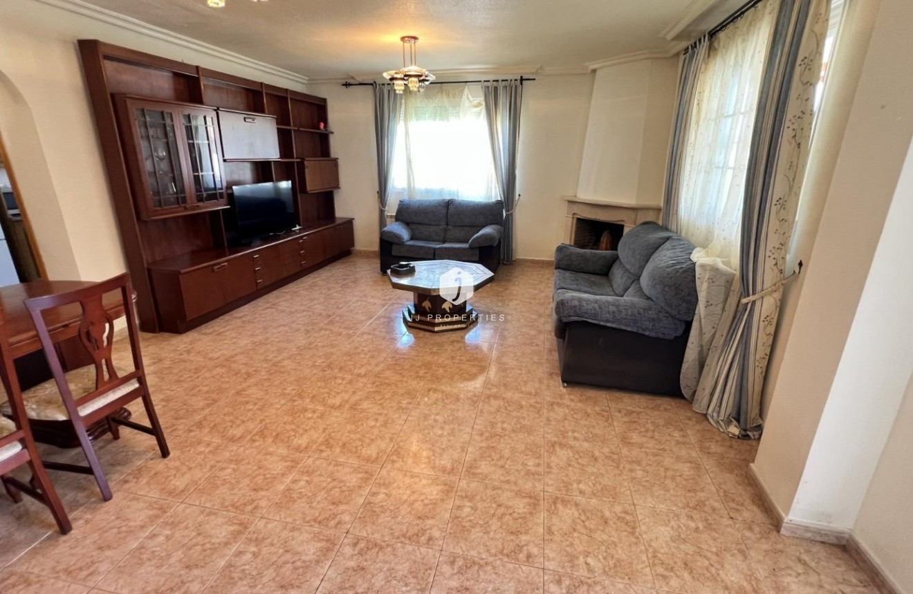 Aus zweiter Hand - Villa -
Torrevieja - aguas nuevas