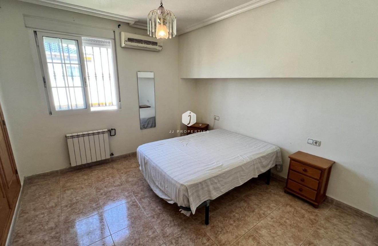 Aus zweiter Hand - Villa -
Torrevieja - aguas nuevas