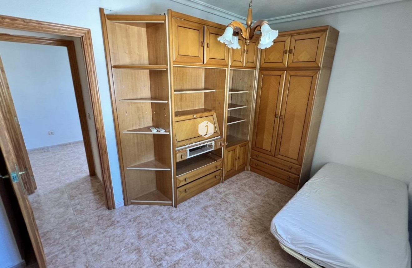 Aus zweiter Hand - Villa -
Torrevieja - aguas nuevas
