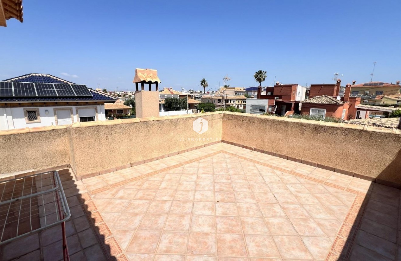 Aus zweiter Hand - Villa -
Torrevieja - aguas nuevas