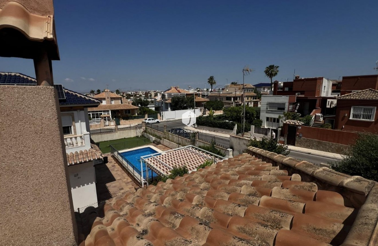 Aus zweiter Hand - Villa -
Torrevieja - aguas nuevas