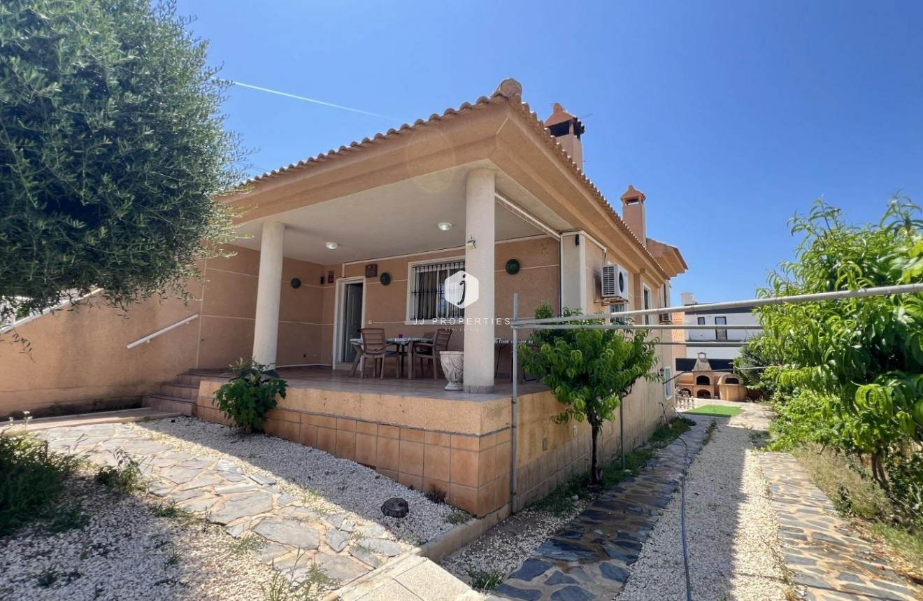 Aus zweiter Hand - Villa -
Torrevieja - aguas nuevas