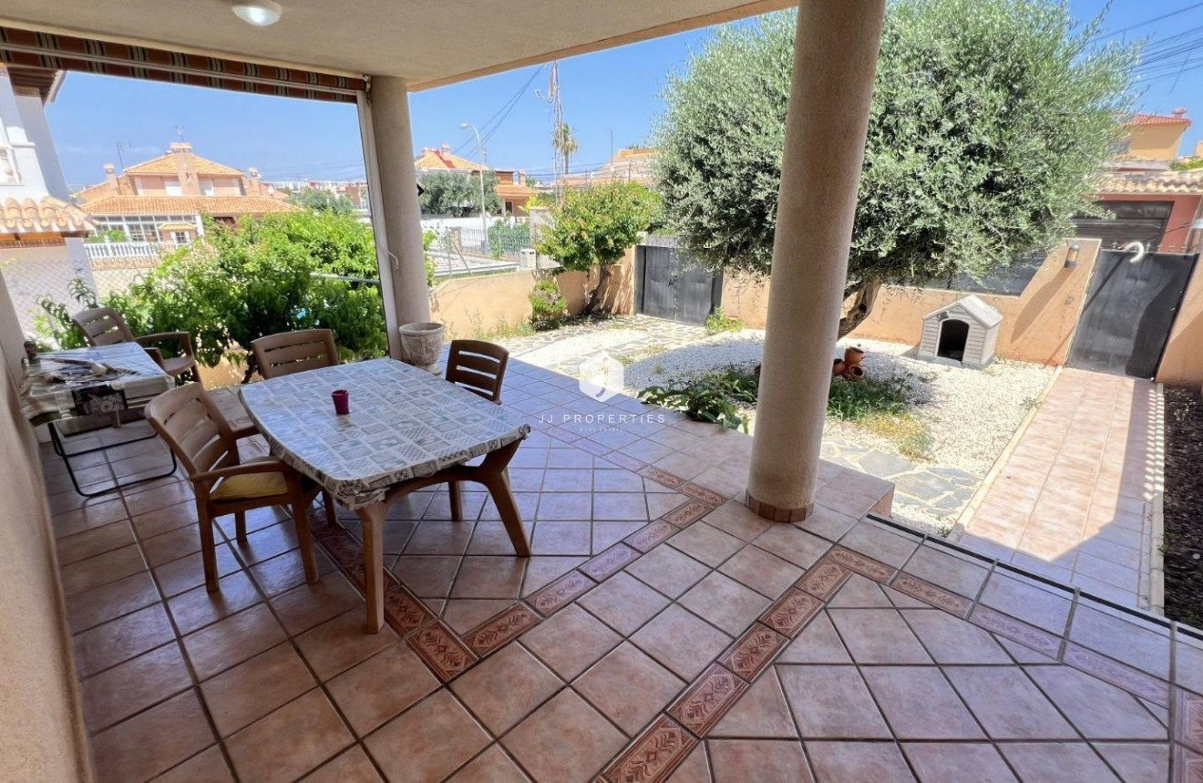 Aus zweiter Hand - Villa -
Torrevieja - aguas nuevas