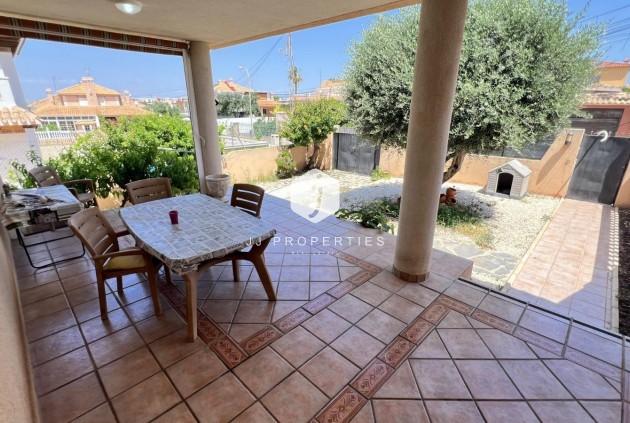 Aus zweiter Hand - Villa -
Torrevieja - aguas nuevas
