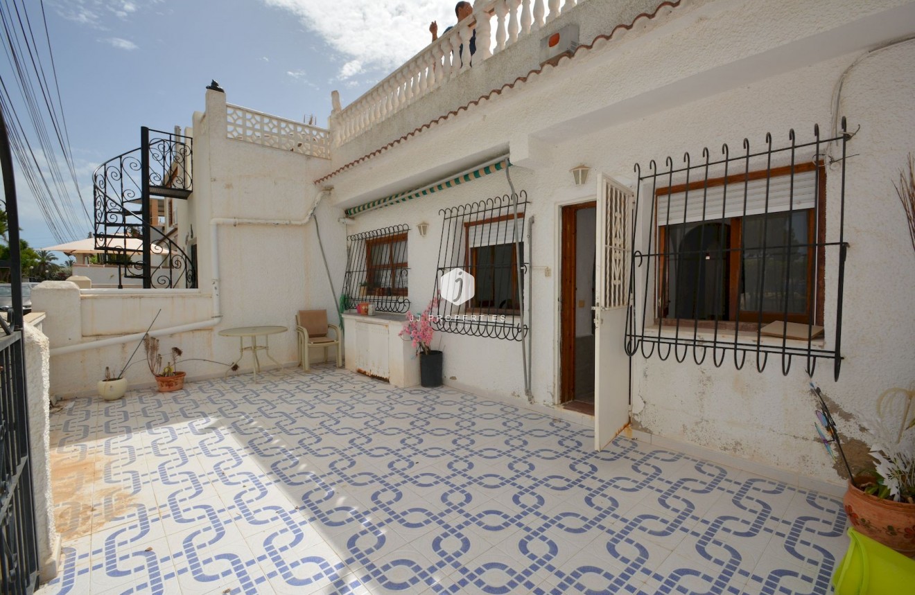 D'occasion - Chalet -
Torrevieja - Costa Blanca