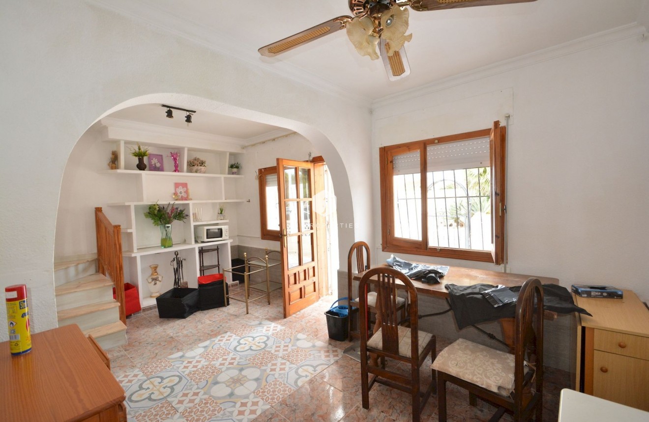 D'occasion - Chalet -
Torrevieja - Costa Blanca