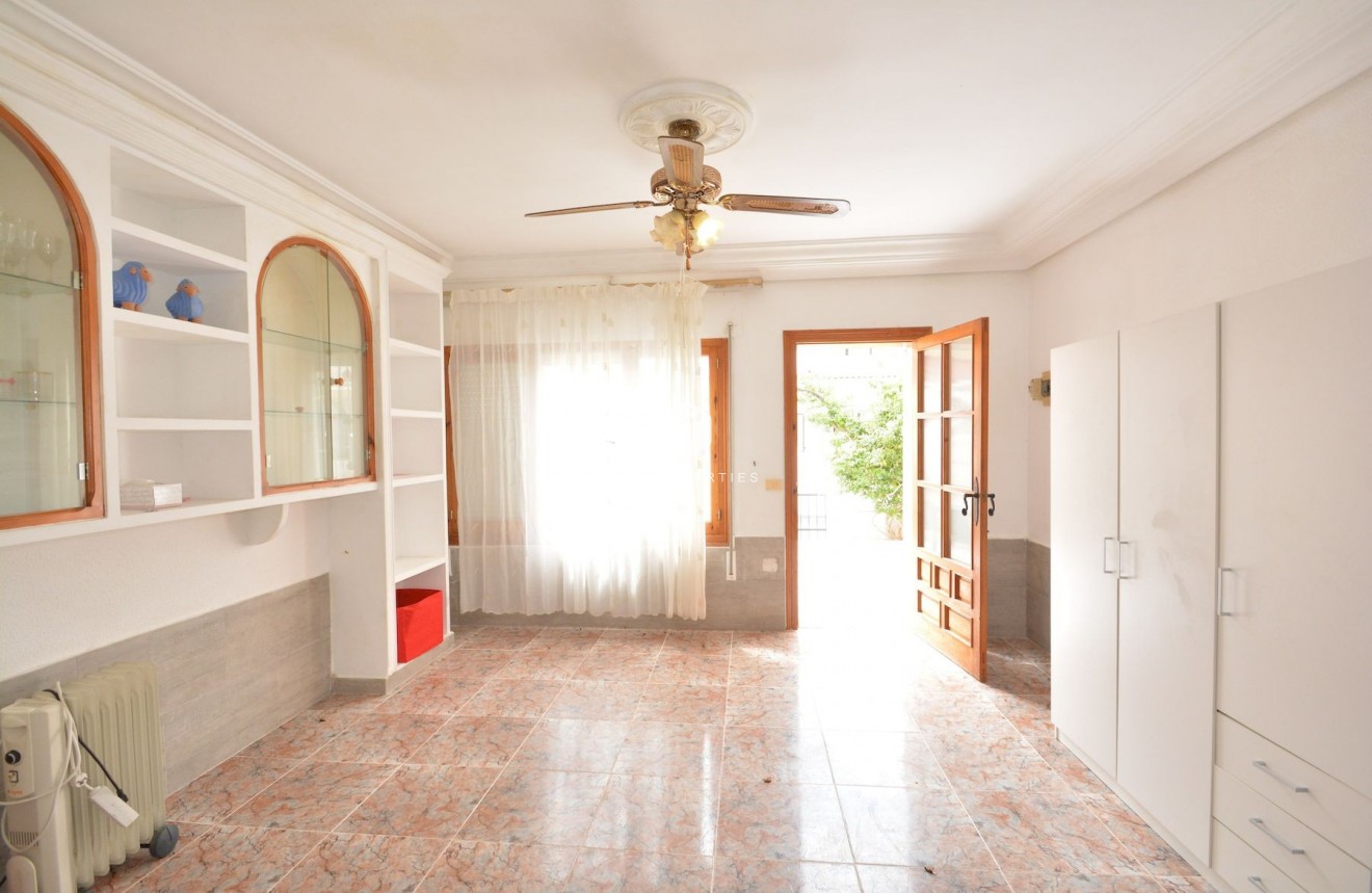 D'occasion - Chalet -
Torrevieja - Costa Blanca