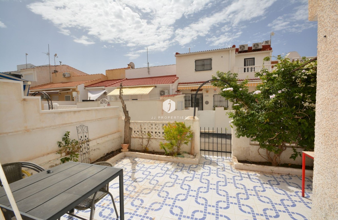 D'occasion - Chalet -
Torrevieja - Costa Blanca