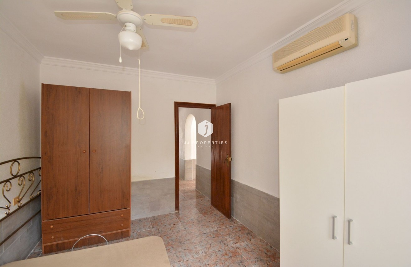 D'occasion - Chalet -
Torrevieja - Costa Blanca