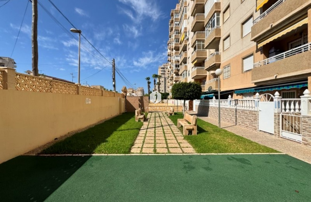 Resale - Apartment / flat -
Torrevieja - Costa Blanca