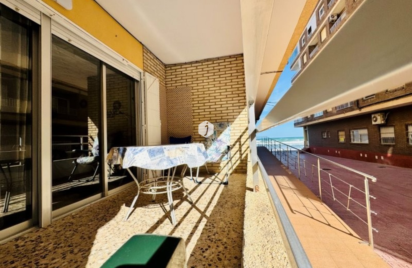 Resale - Apartment / flat -
La Mata - Costa Blanca