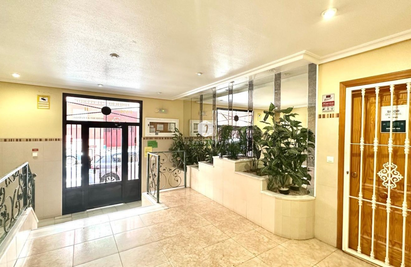 D'occasion - Appartement -
Torrevieja - Centro