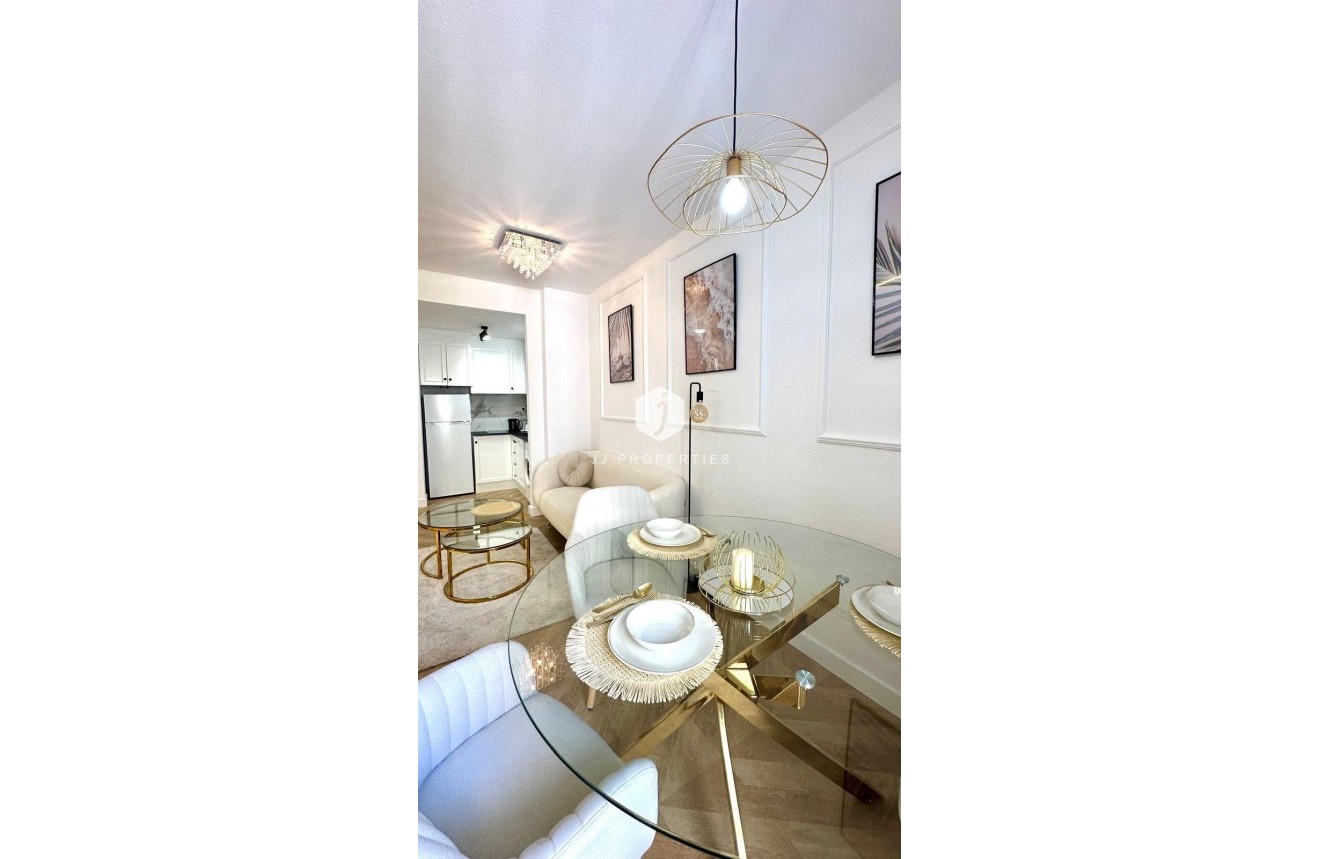 D'occasion - Appartement -
Torrevieja - Centro