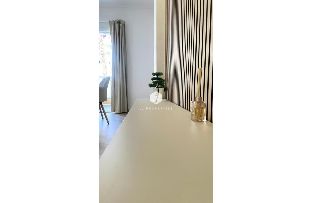 D'occasion - Appartement -
Torrevieja - Centro