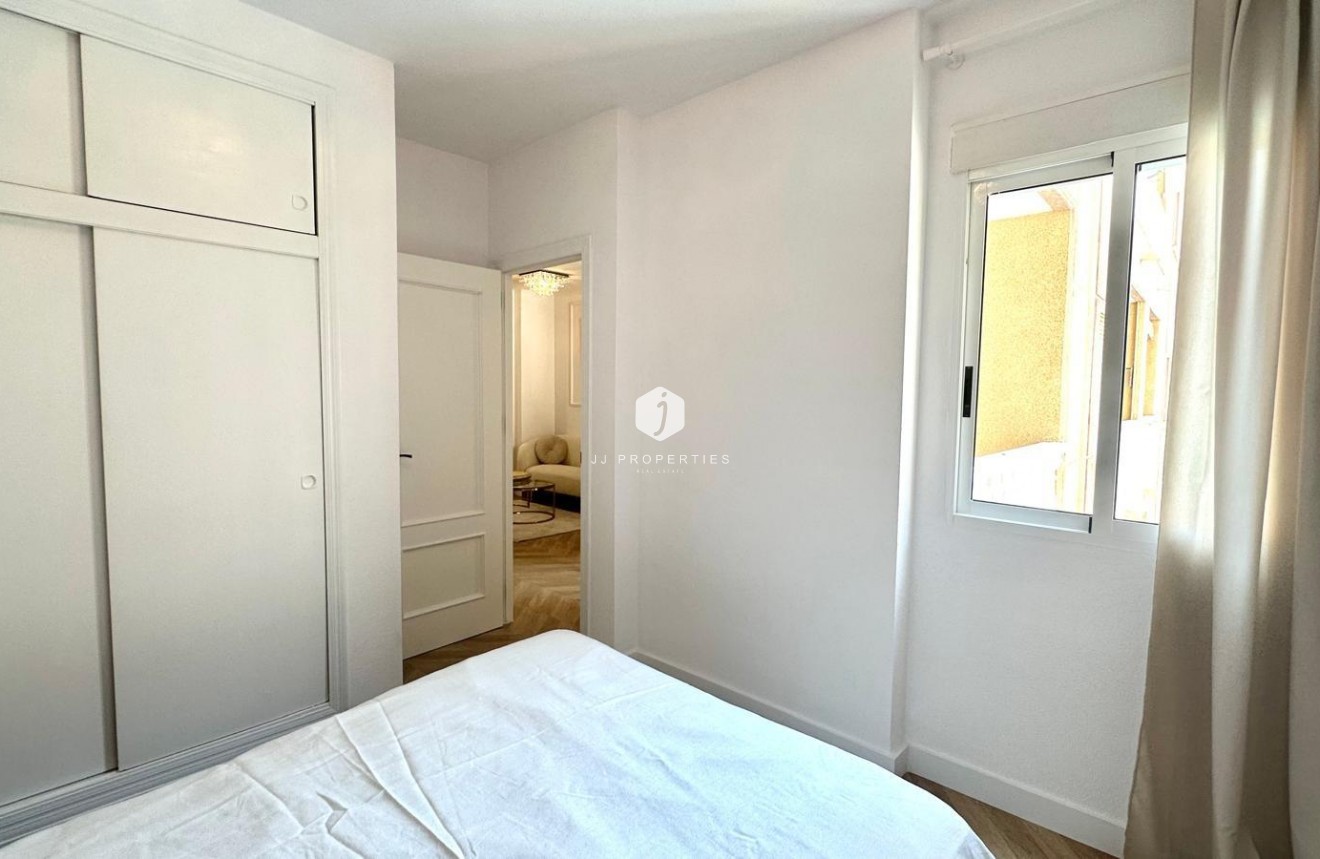 D'occasion - Appartement -
Torrevieja - Centro