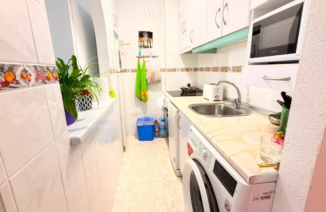 Resale - Apartment / flat -
Torrevieja - Playa del Cura