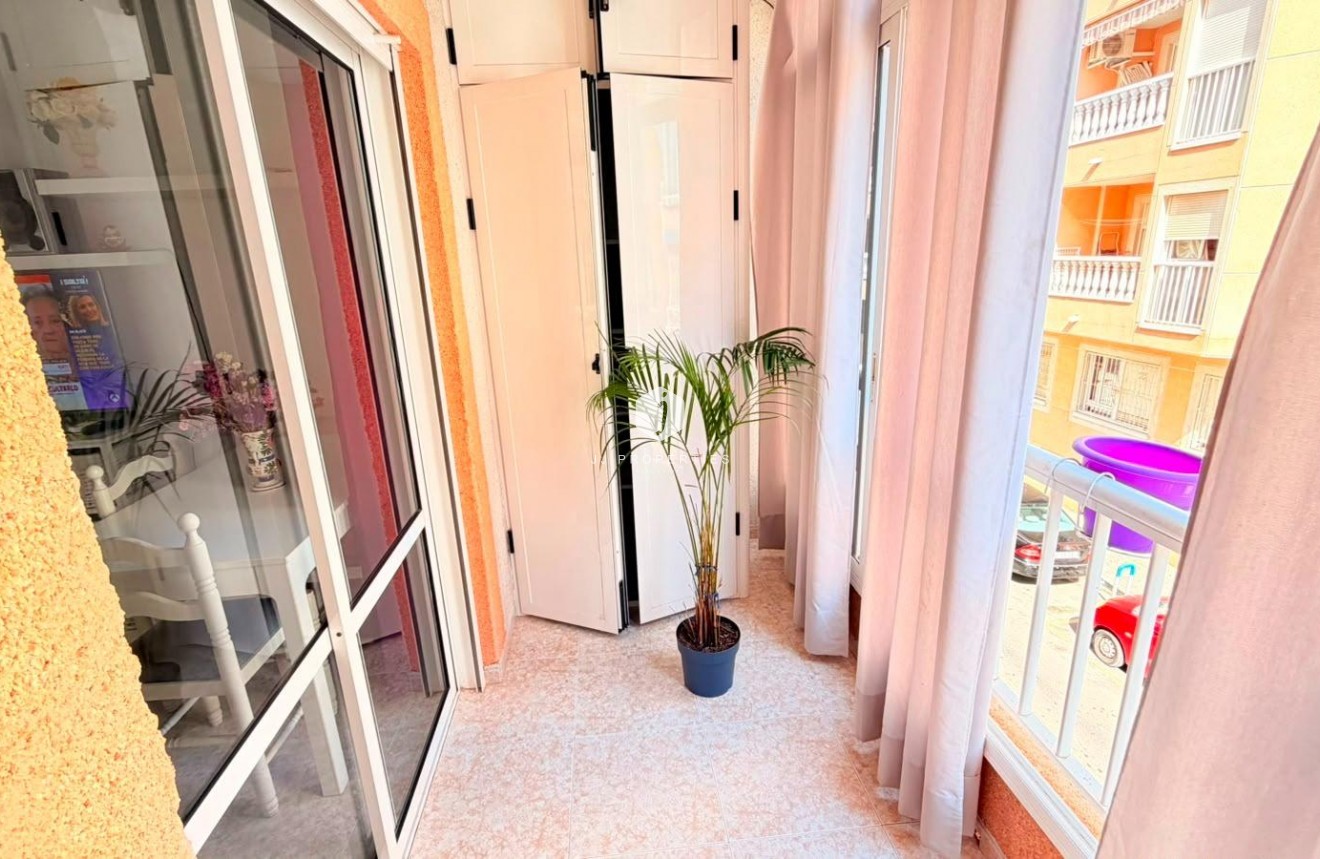Resale - Apartment / flat -
Torrevieja - Playa del Cura
