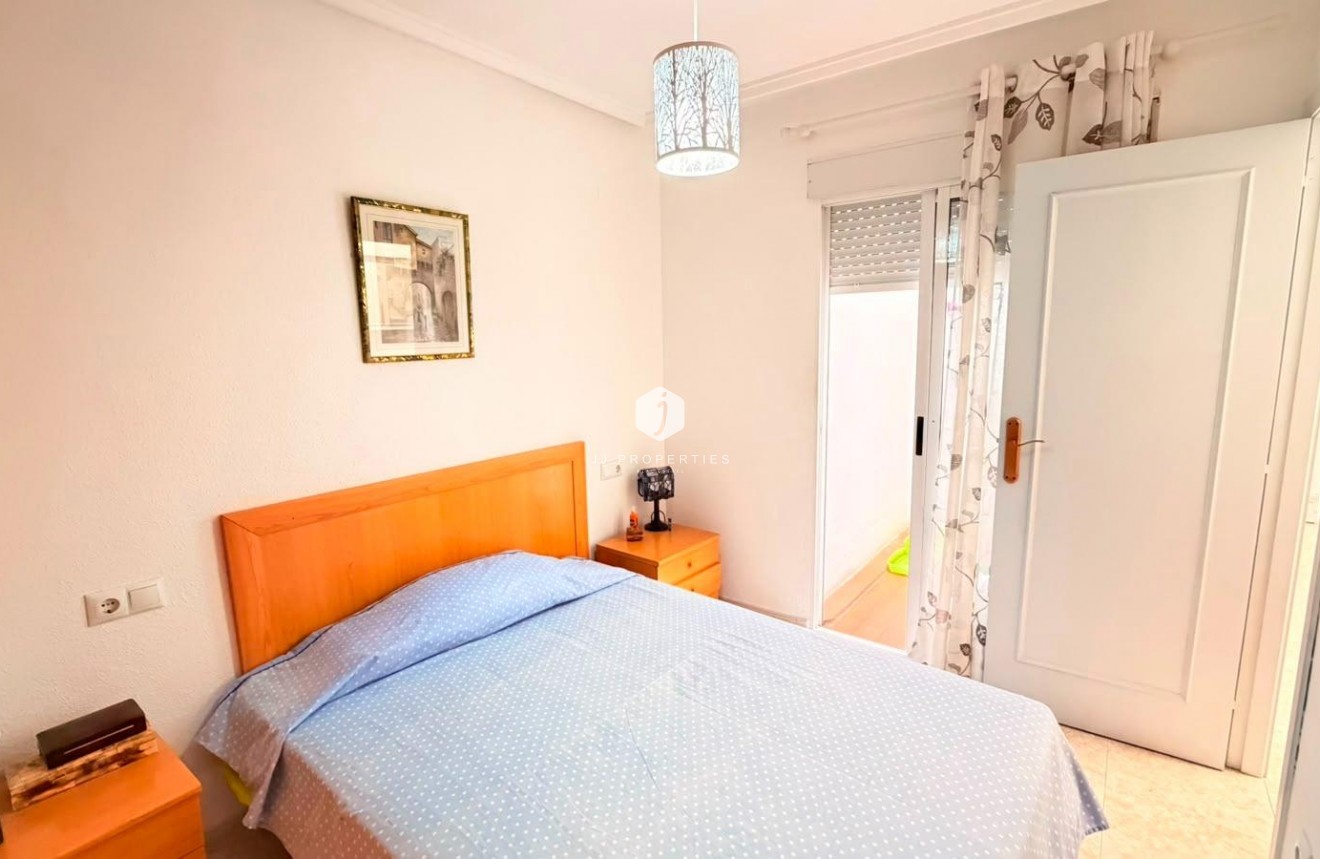 Resale - Apartment / flat -
Torrevieja - Playa del Cura