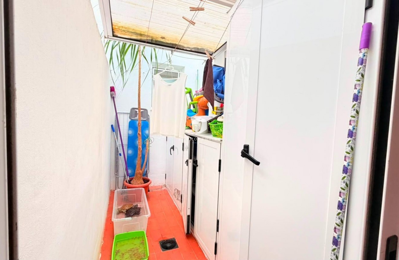 Resale - Apartment / flat -
Torrevieja - Playa del Cura