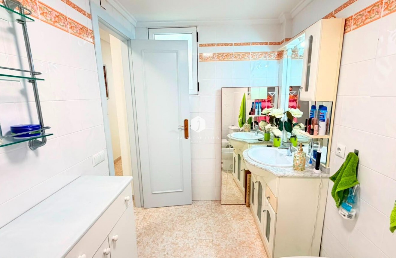 Resale - Apartment / flat -
Torrevieja - Playa del Cura
