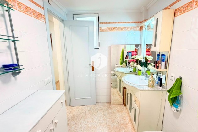 Resale - Apartment / flat -
Torrevieja - Playa del Cura