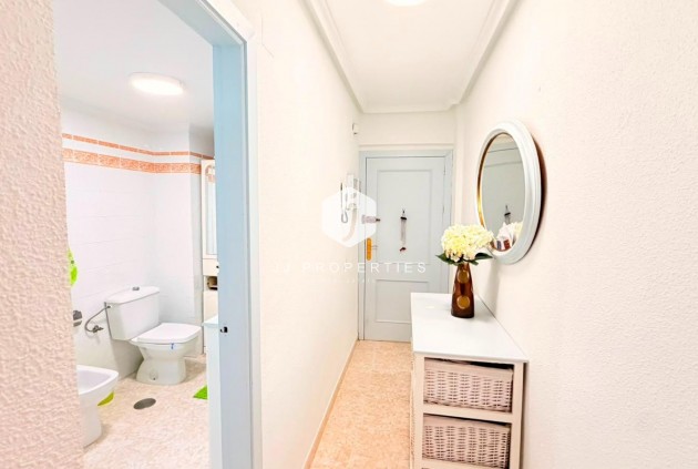 Resale - Apartment / flat -
Torrevieja - Playa del Cura