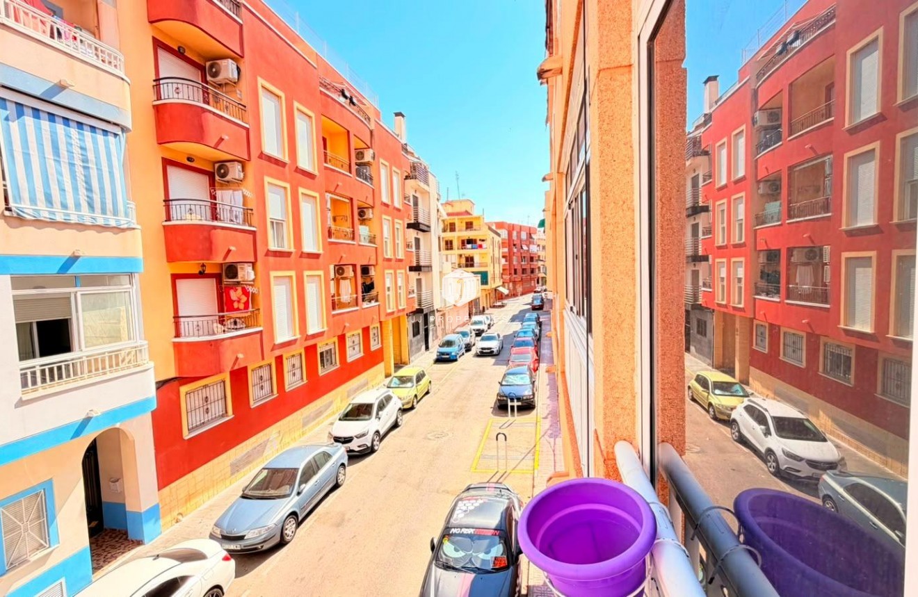 Resale - Apartment / flat -
Torrevieja - Playa del Cura