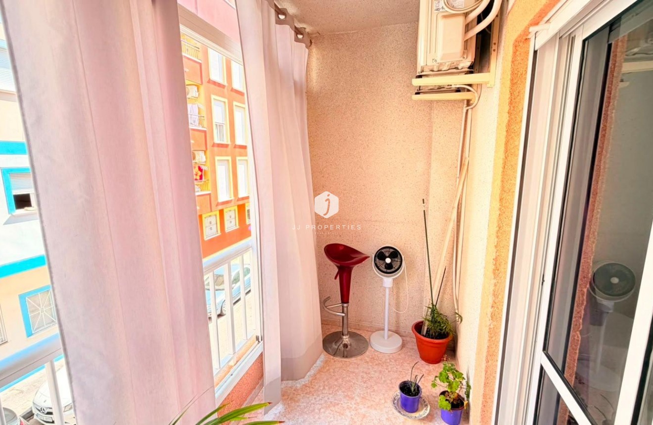 Resale - Apartment / flat -
Torrevieja - Playa del Cura